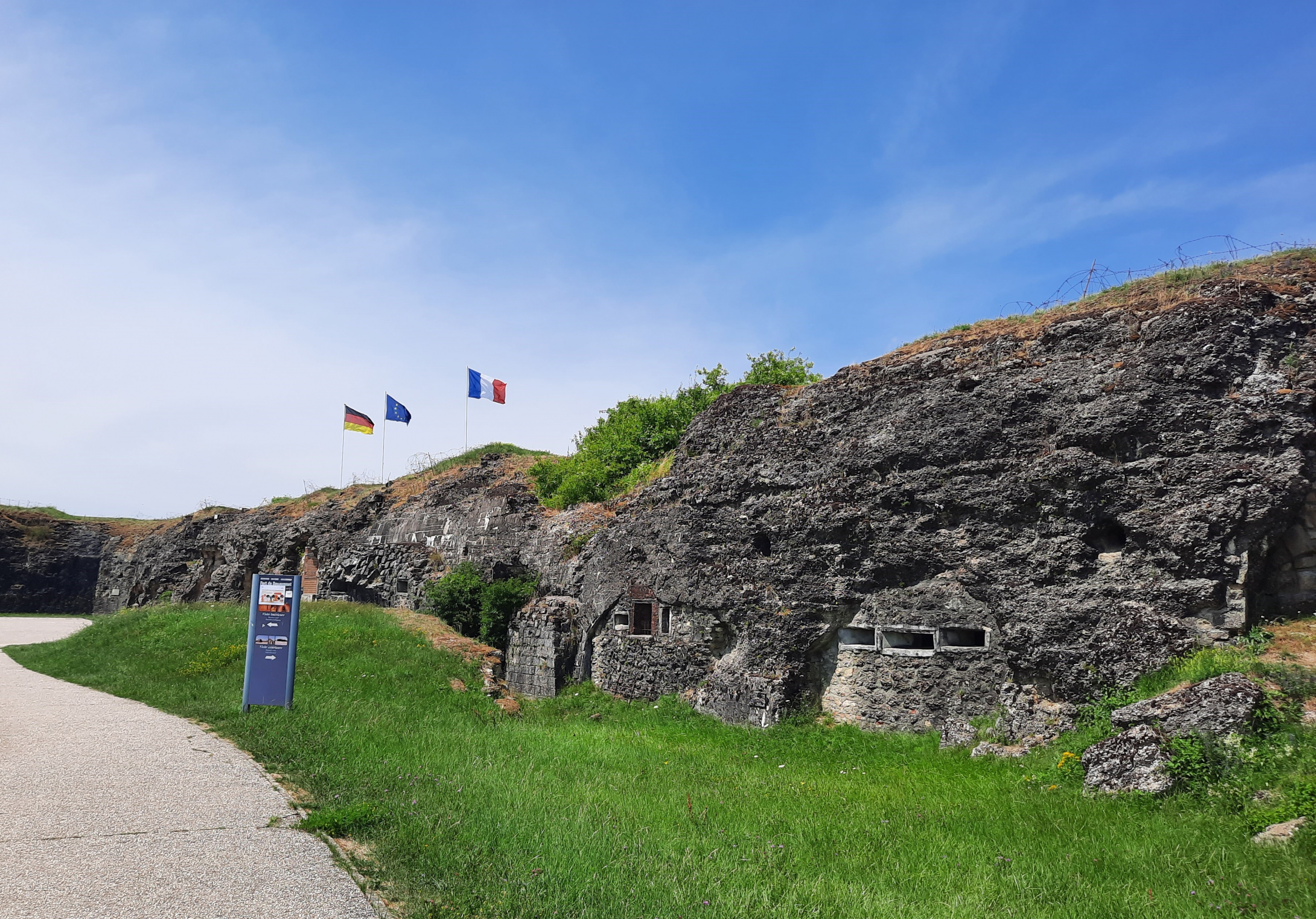 Thumbnail for Mehr als Geschichtsunterricht – eine lehrreiche und eindrucksvolle Exkursion der Geschichtskurse aus Jahrgangsstufe 12 nach Verdun